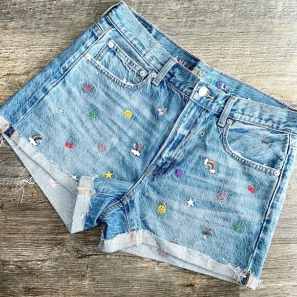 American Eagle AE Rainbow Embroidered 90's Boyfriend Pride Denim Shorts Sz 4 - Picture 6 of 8